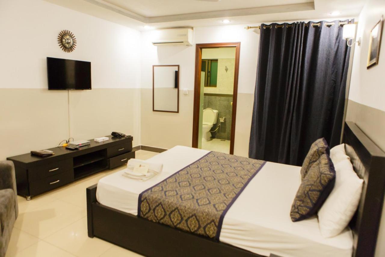 Esquire Hotels & Apartments Rawalpindi Bagian luar foto
