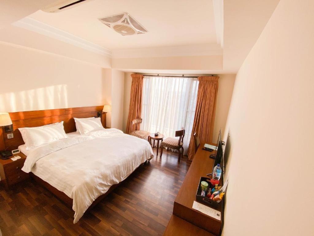 Esquire Hotels & Apartments Rawalpindi Bagian luar foto