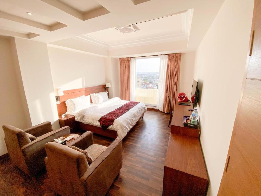 Esquire Hotels & Apartments Rawalpindi Bagian luar foto