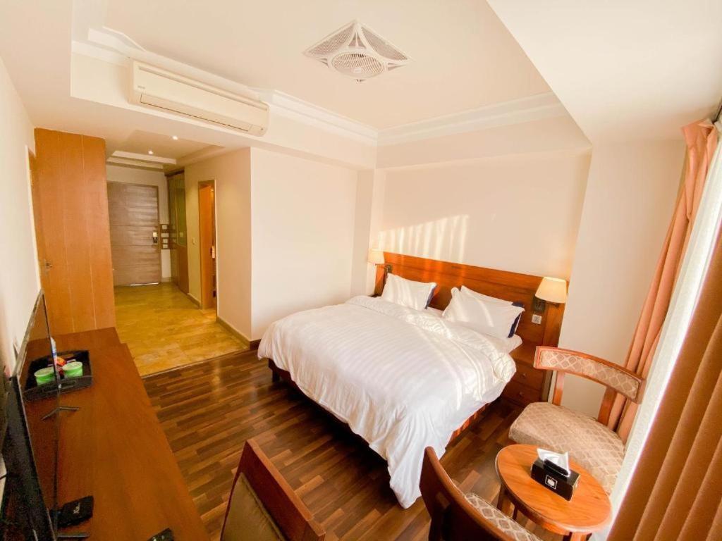 Esquire Hotels & Apartments Rawalpindi Bagian luar foto