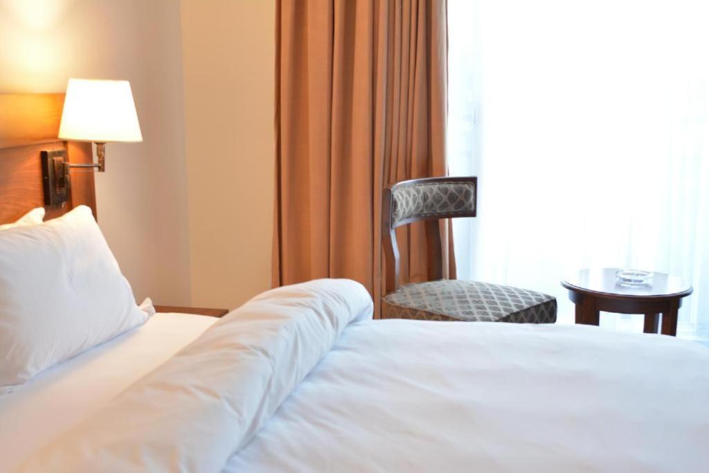 Esquire Hotels & Apartments Rawalpindi Bagian luar foto