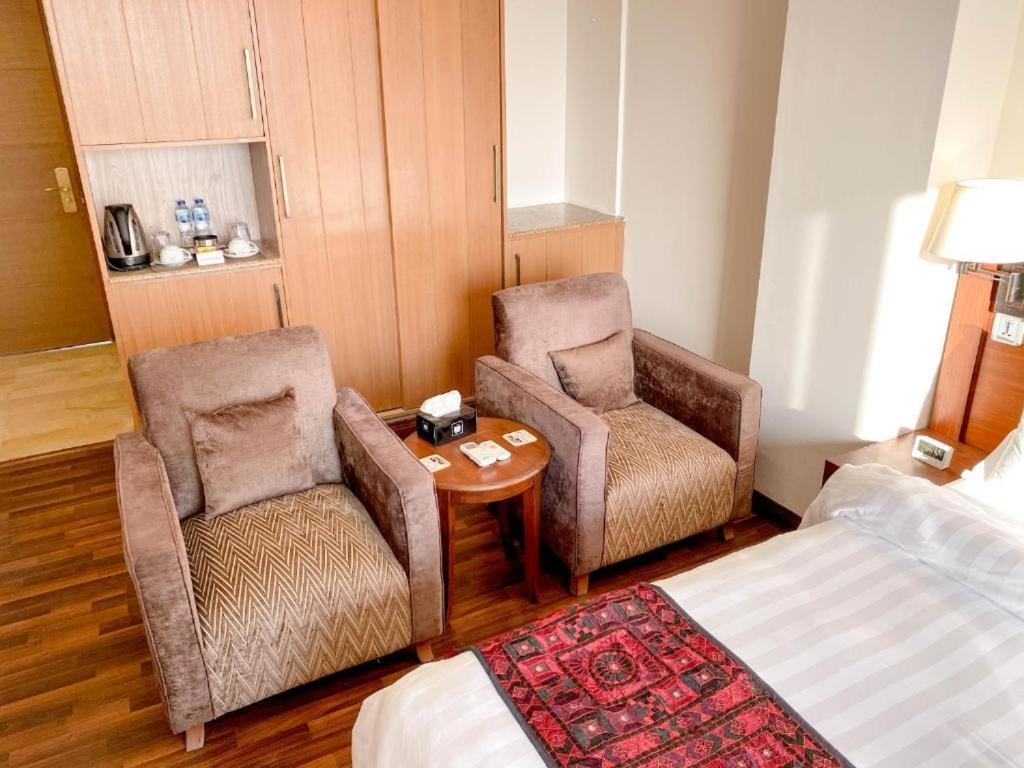 Esquire Hotels & Apartments Rawalpindi Bagian luar foto