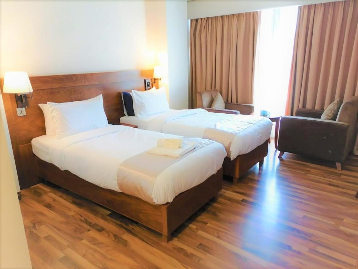 Esquire Hotels & Apartments Rawalpindi Bagian luar foto