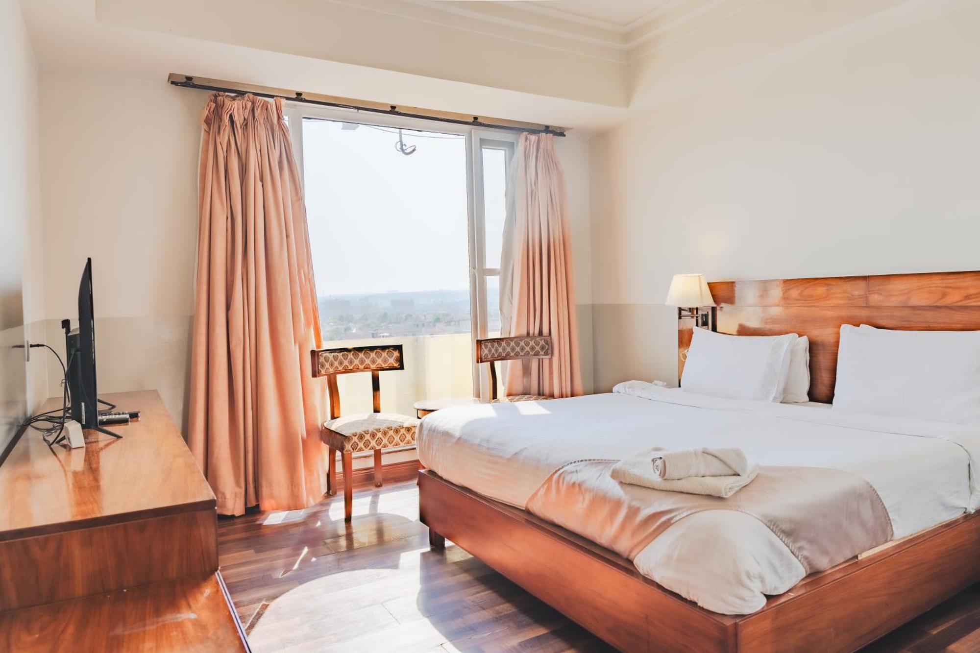 Esquire Hotels & Apartments Rawalpindi Bagian luar foto