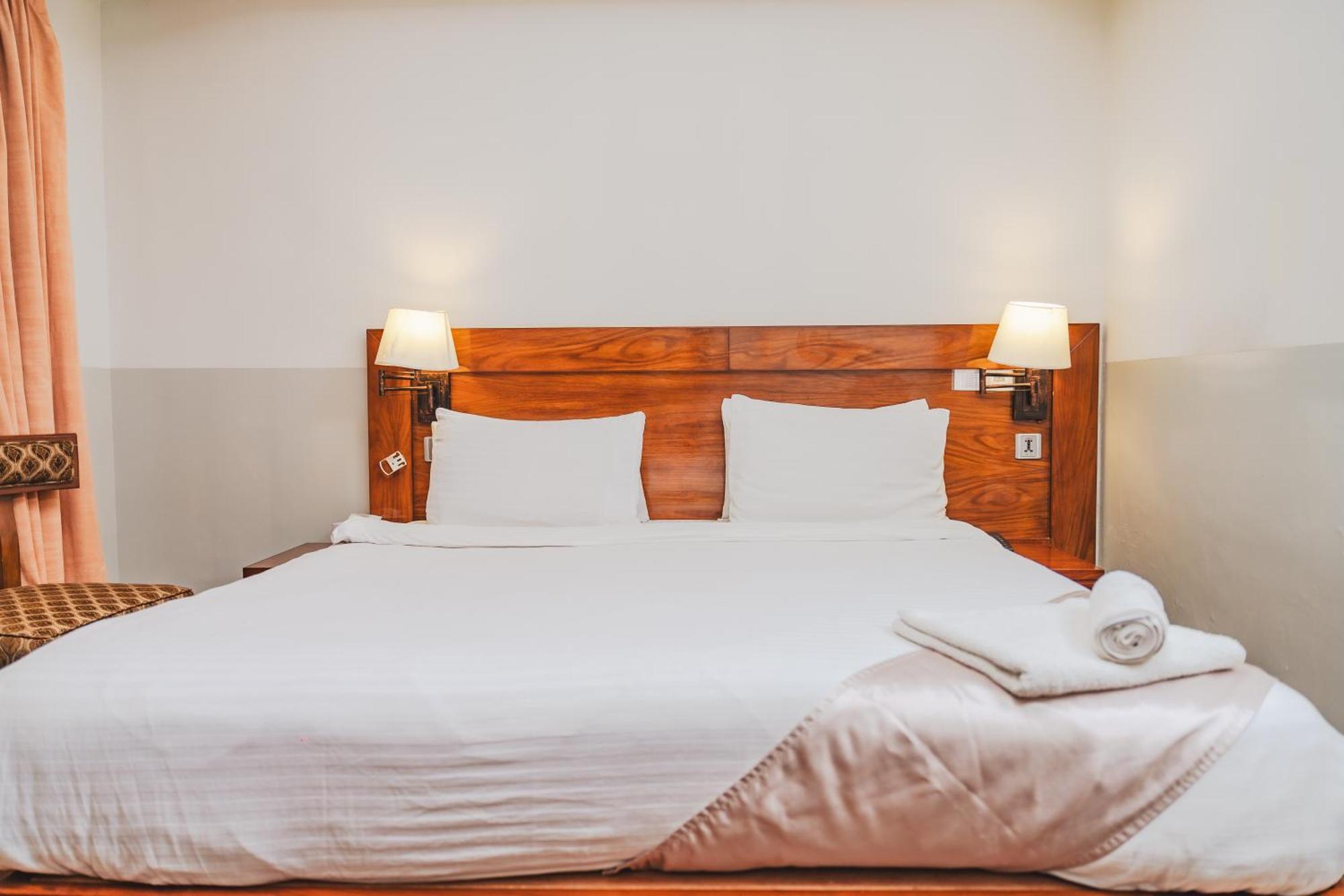 Esquire Hotels & Apartments Rawalpindi Bagian luar foto