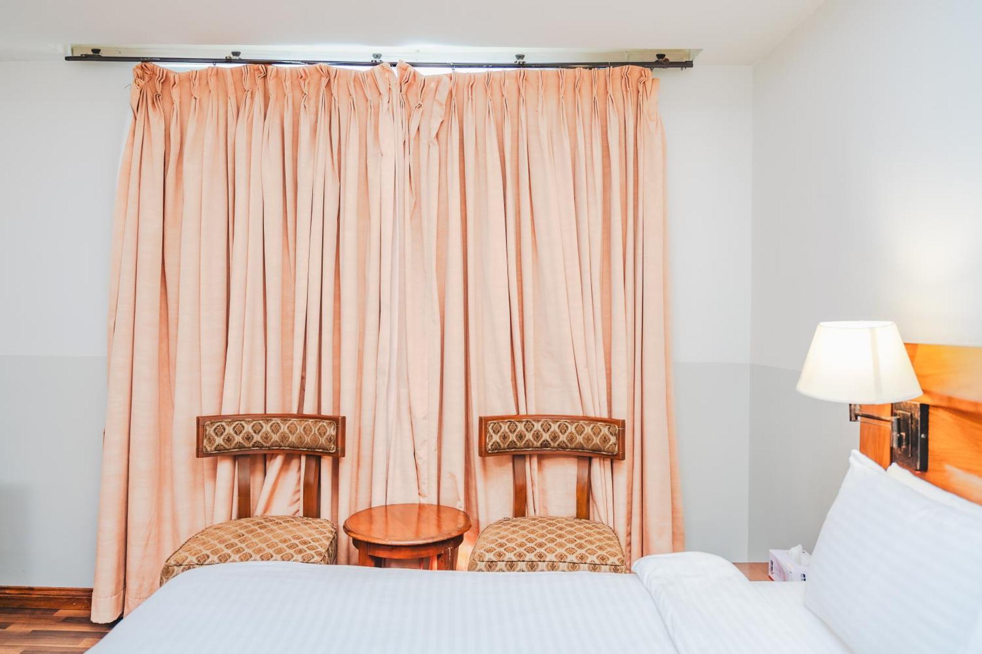 Esquire Hotels & Apartments Rawalpindi Bagian luar foto