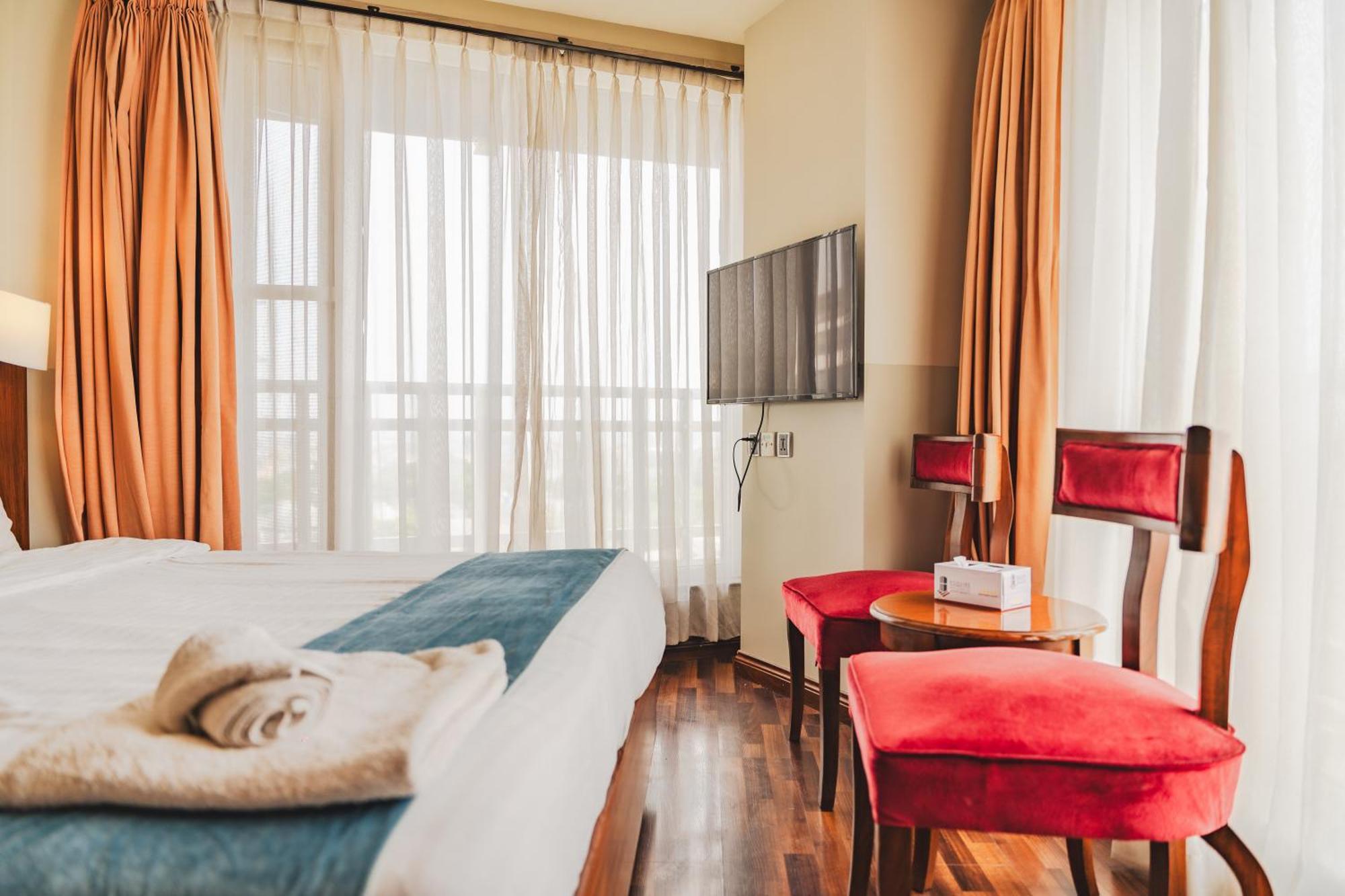 Esquire Hotels & Apartments Rawalpindi Bagian luar foto