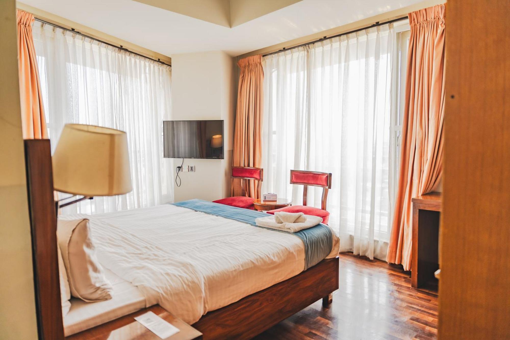 Esquire Hotels & Apartments Rawalpindi Bagian luar foto
