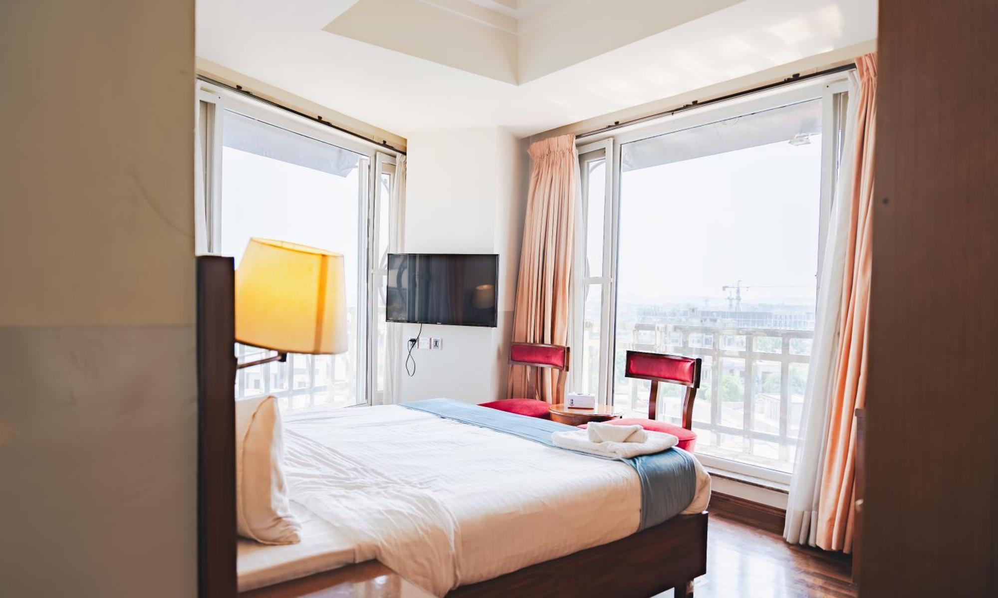 Esquire Hotels & Apartments Rawalpindi Bagian luar foto