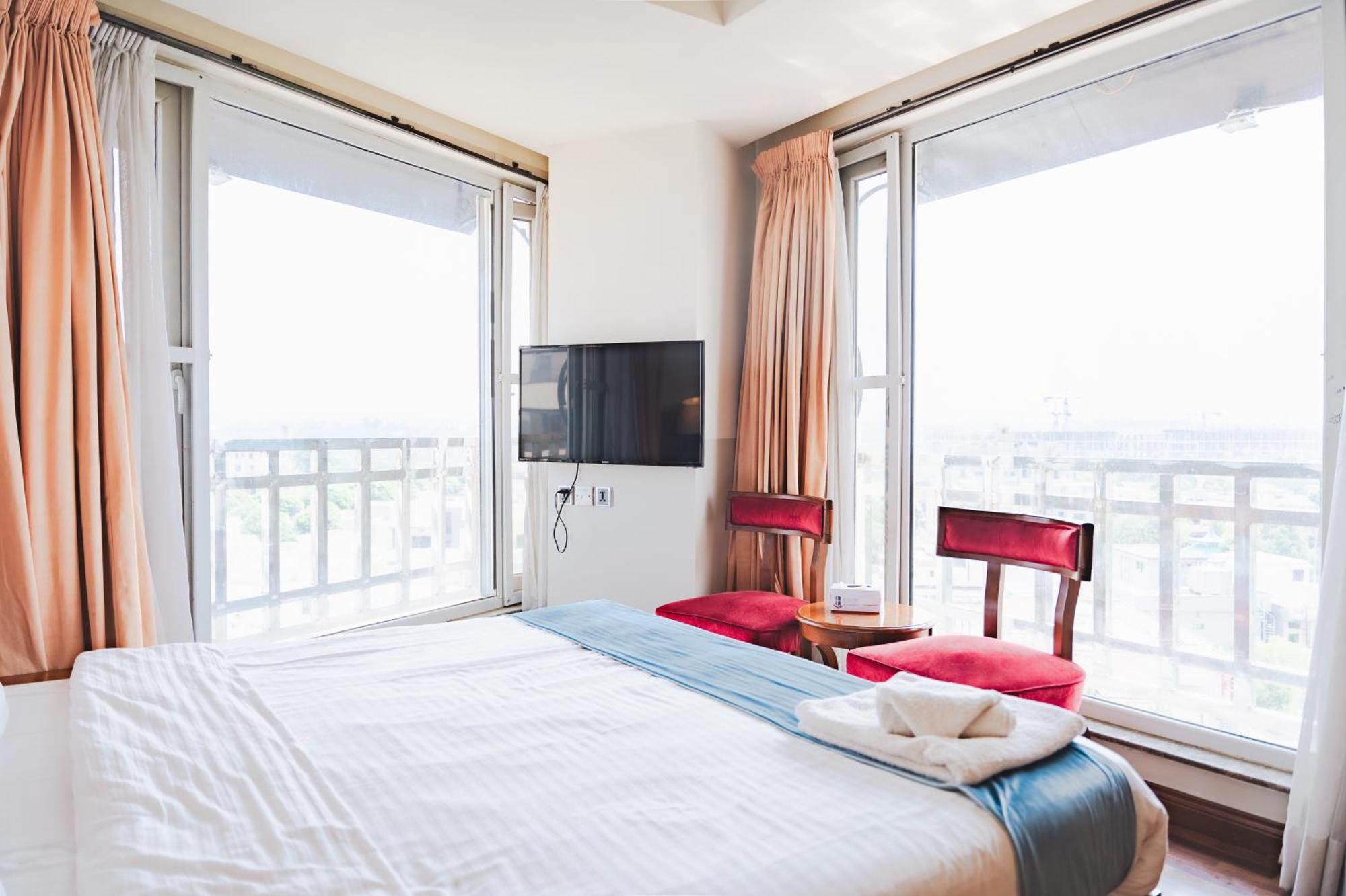 Esquire Hotels & Apartments Rawalpindi Bagian luar foto