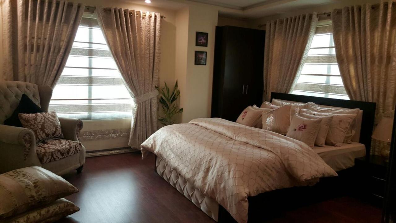 Esquire Hotels & Apartments Rawalpindi Bagian luar foto