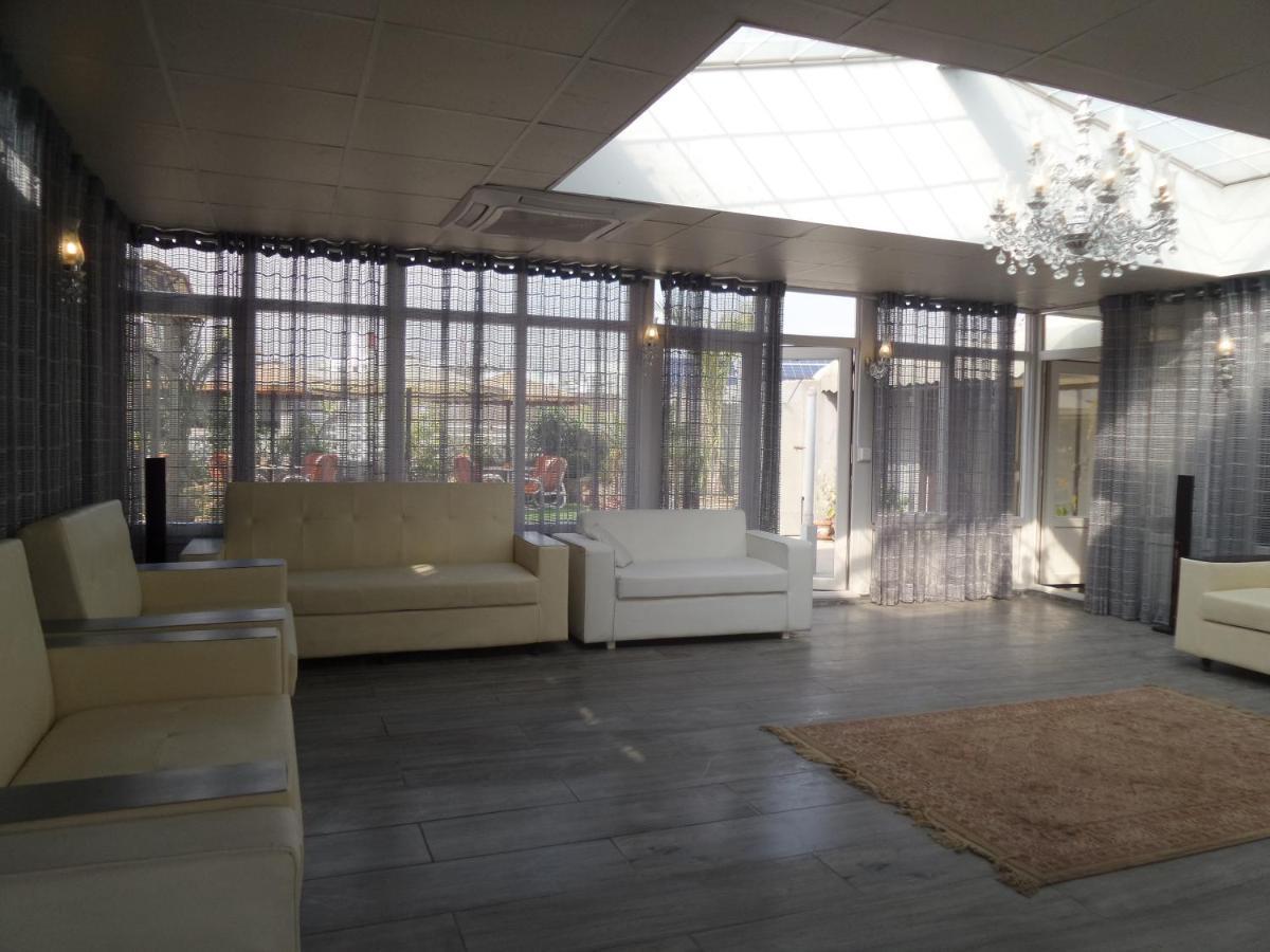 Esquire Hotels & Apartments Rawalpindi Bagian luar foto