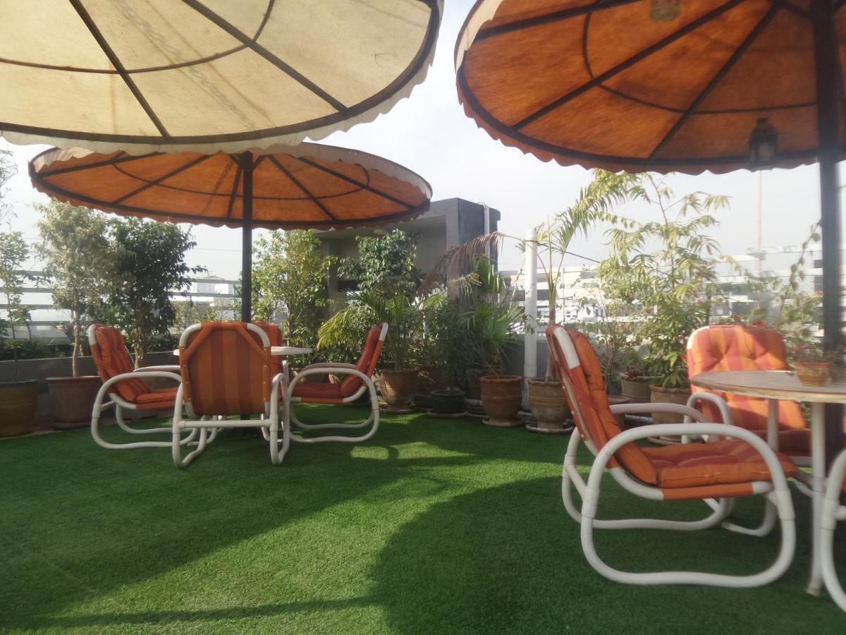 Esquire Hotels & Apartments Rawalpindi Bagian luar foto