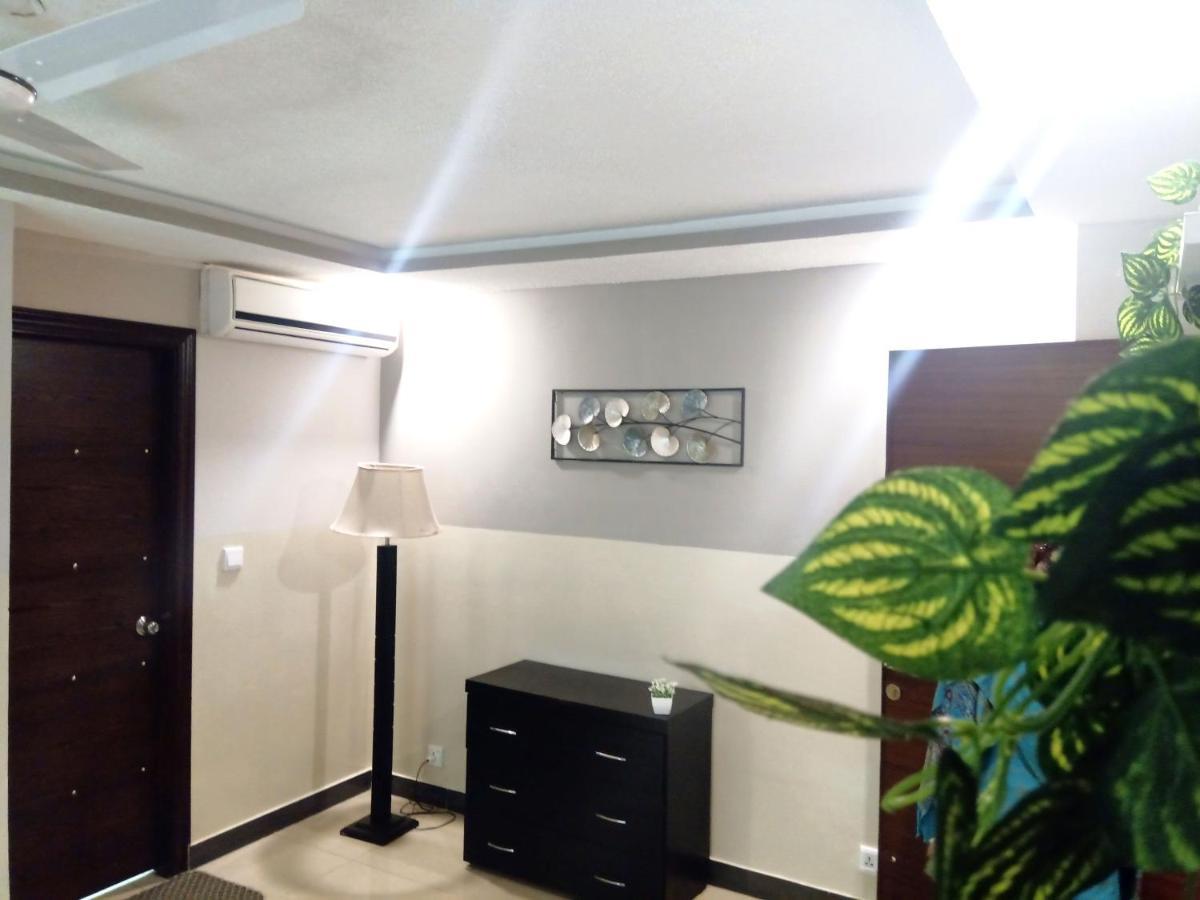 Esquire Hotels & Apartments Rawalpindi Bagian luar foto